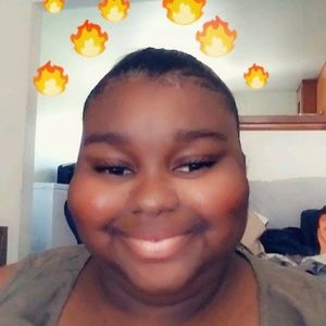 Meet your Posher, Nikole